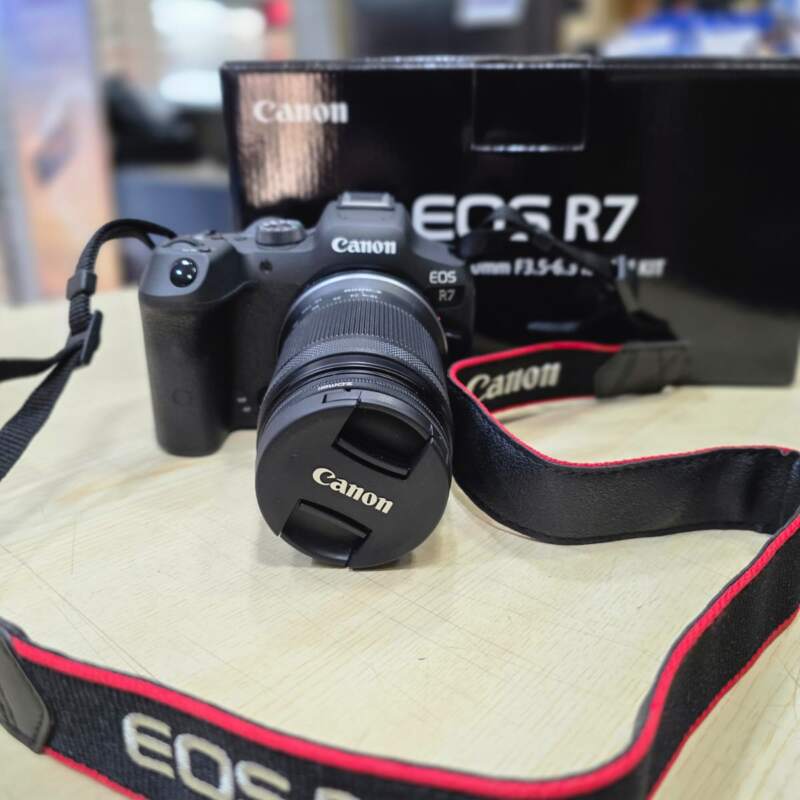 CANON R7