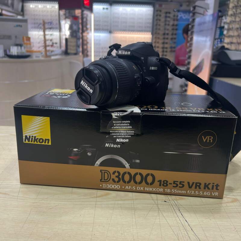 Nikon D3000 + 18-55 - Usato